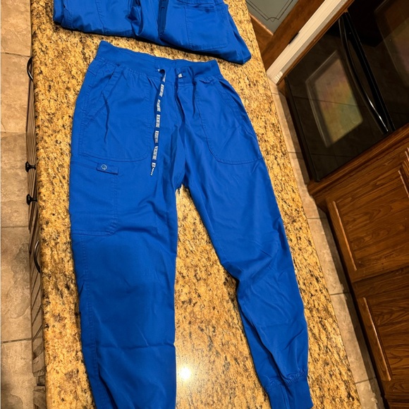 Bundle! Med Couture Medical City RN Scrub Set - Picture 6 of 7